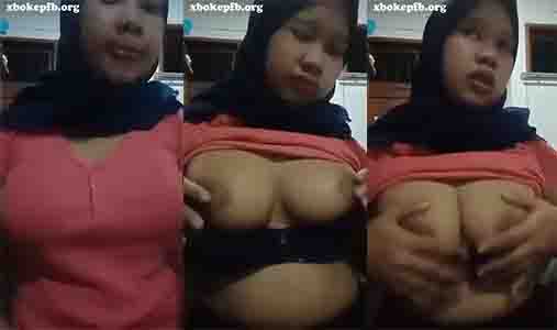 bokep tante jilbab pink remas remas payudara