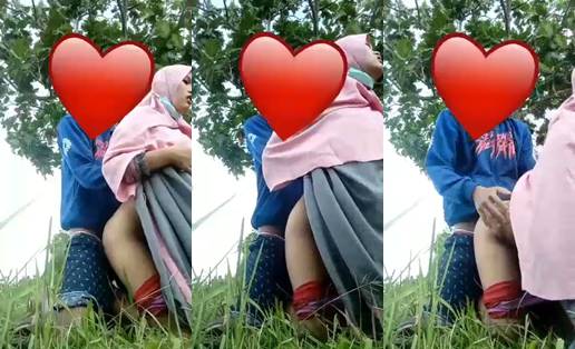 Bokep mesum jilbab dientot dikebun sama pacar