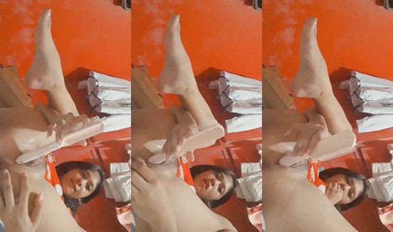 Bokep colmek clea pakai gagang sisir panjang