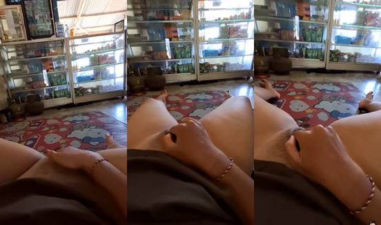 Bokep colmek desah sambil jagain warung